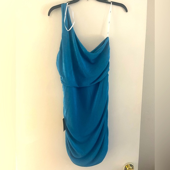 Semi Formal Dress - Picture 3 of 6